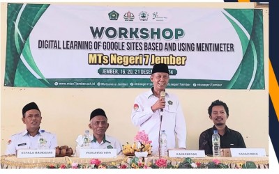WORKSHOP DIGITAL LEARNING OF GOOGLE SITES BASED AND USING MENTIMETER DI MTSN 7 JEMBER